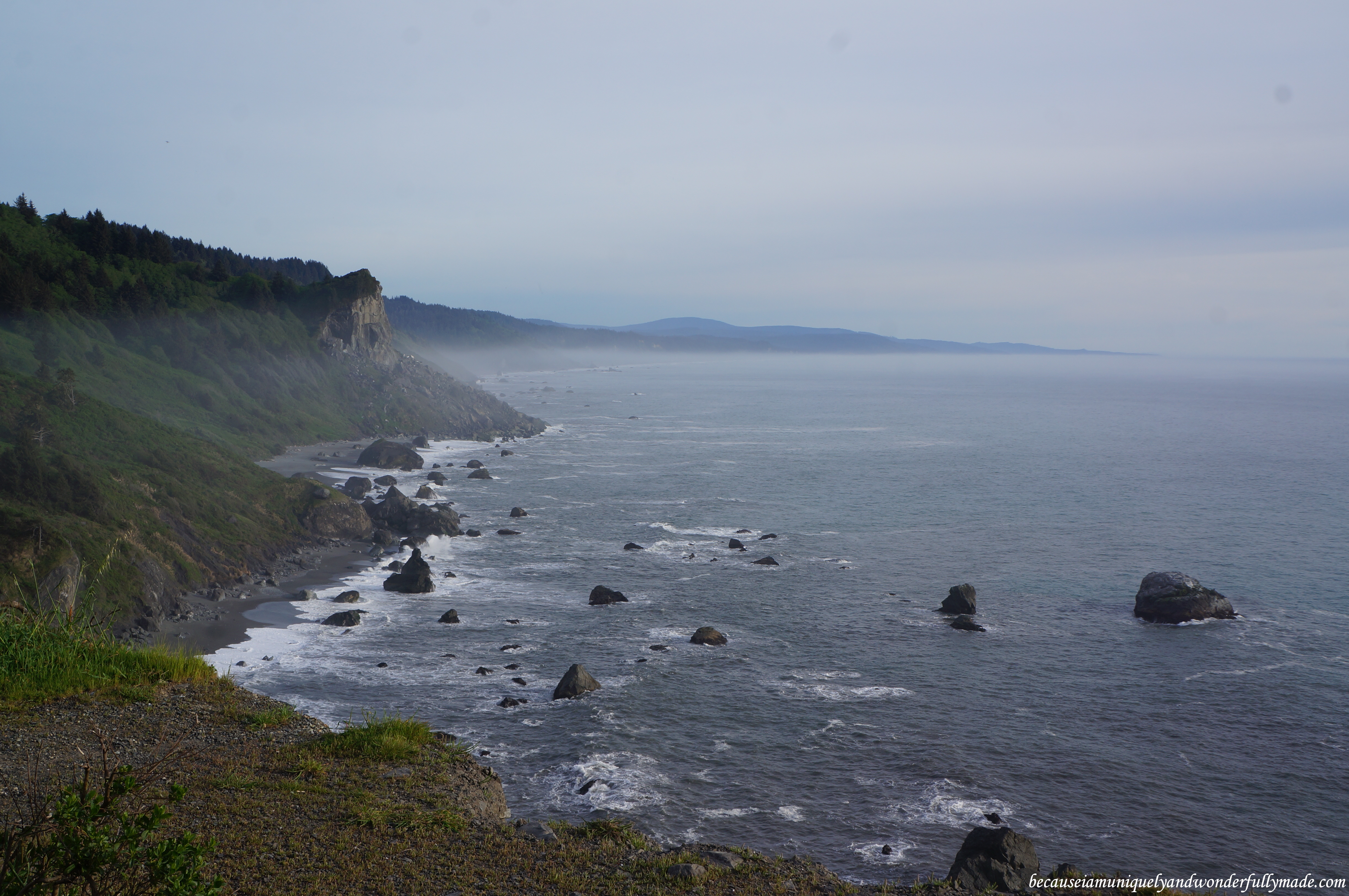 A slightly visible mist crawling from the coast to the end stretch of the Pacific Ocean as viewed from the High Bluff Overlook.